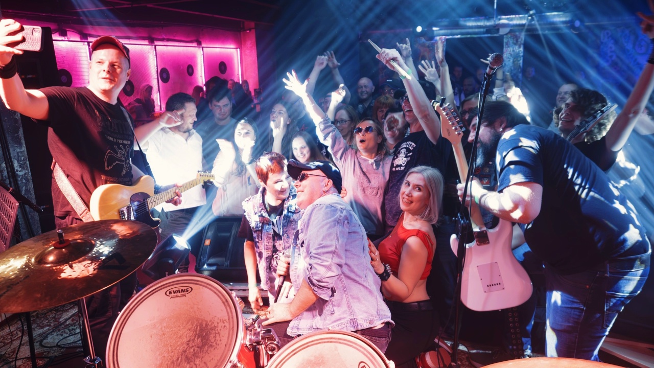 Группа Короткое замыкание на сцене